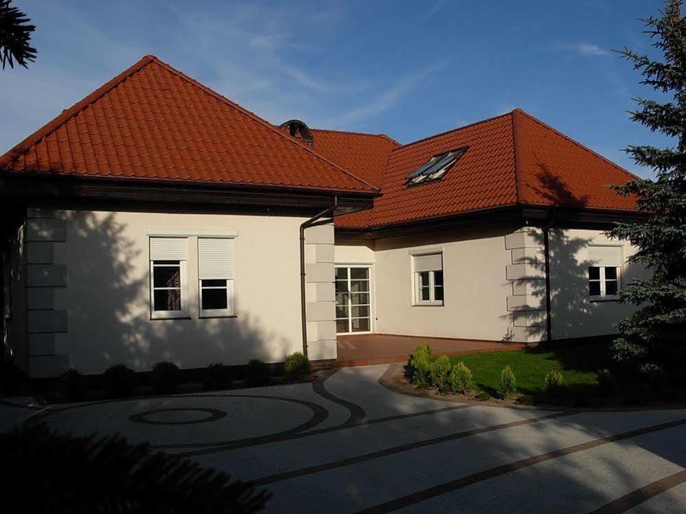 Villa Hof Luboń Esterno foto